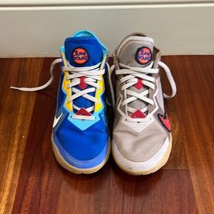 Nike Looney Tunes Basketball Shoes size 8.5